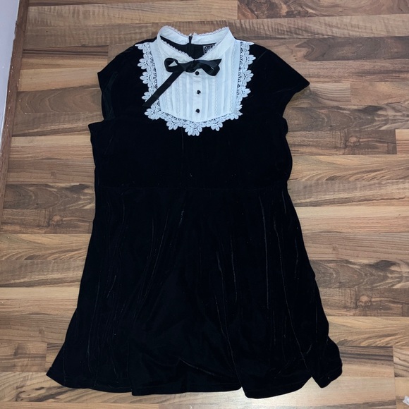 Killstar Dresses & Skirts - Killstar Velet Dress Black White Button collar Sz 3X